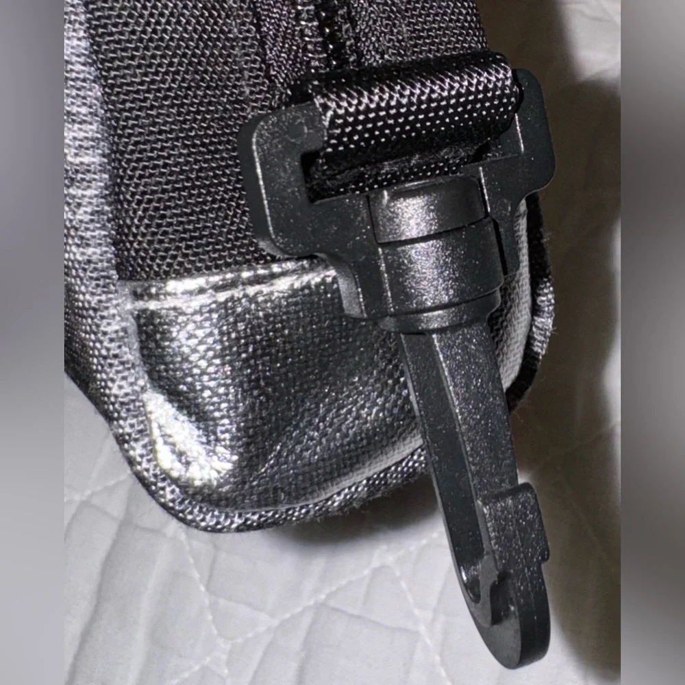 🩷NWOT VS PINK COSMETIC POUCH🩷 - Picture 6 of 8